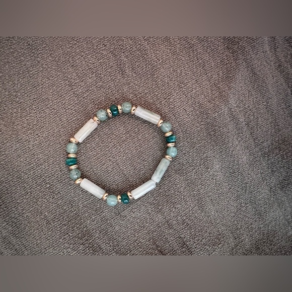 Francesca Collections Children’s Mint Green beaded bracelet, small - Picture 1 of 6